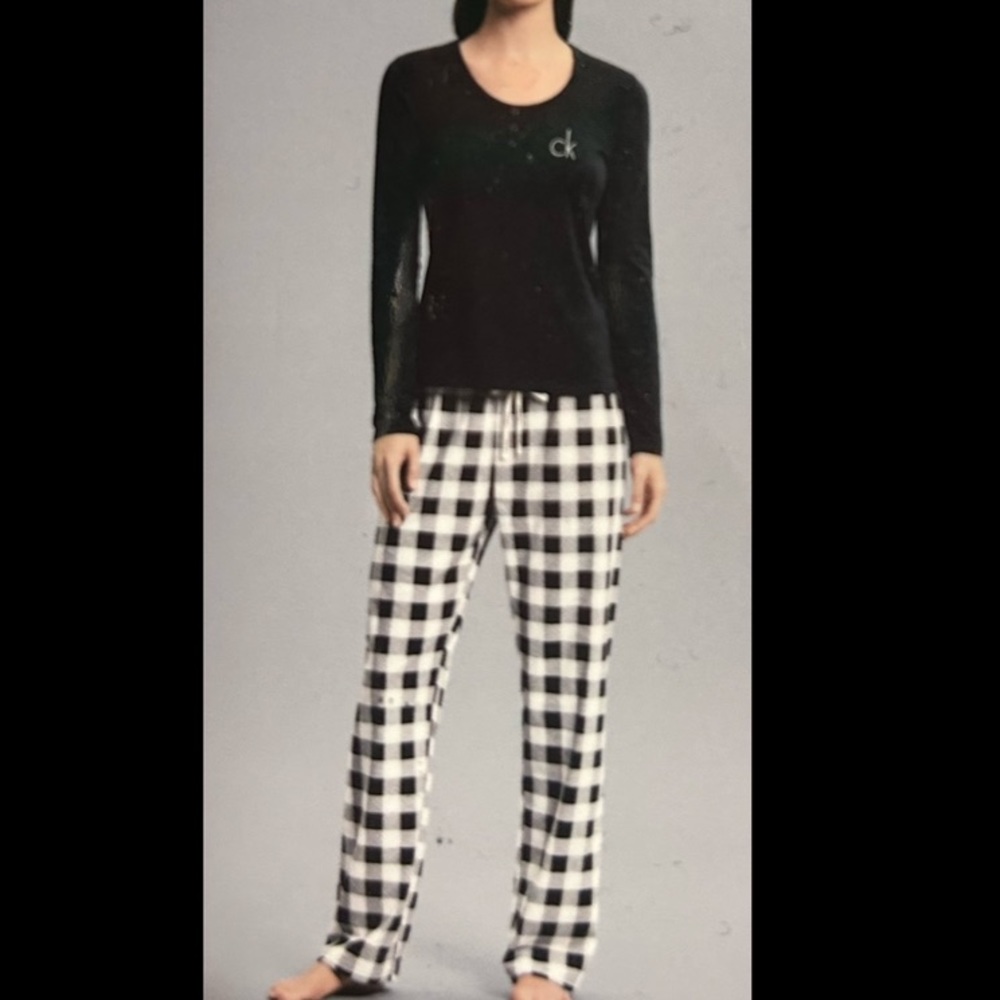 BRAND NEW CALVIN KLEIN 2 PIECE PAJAMA SET
